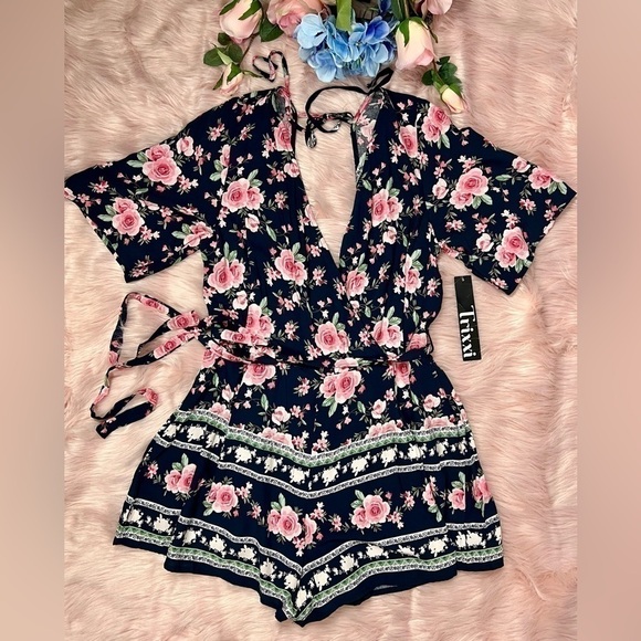 NWT Trixxi Romantic Floral Romper Sz M - Picture 6 of 9